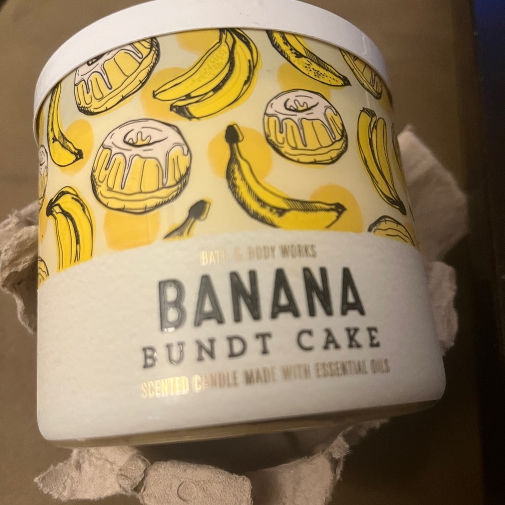 Bath & Body Works Banana Bundt Cake Scented Candle